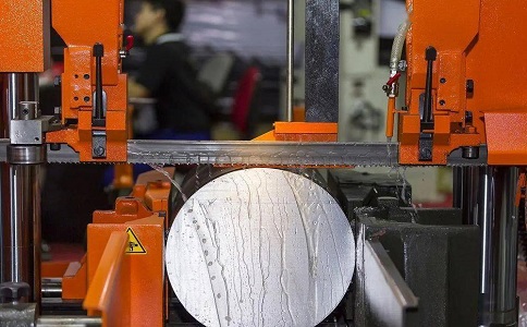 章贡立式金属带锯床切削出现跑带故障解决方法！